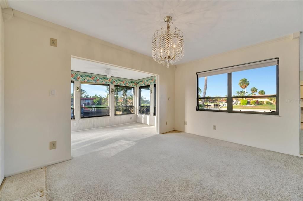 For Sale: $425,000 (2 beds, 2 baths, 1296 Square Feet)