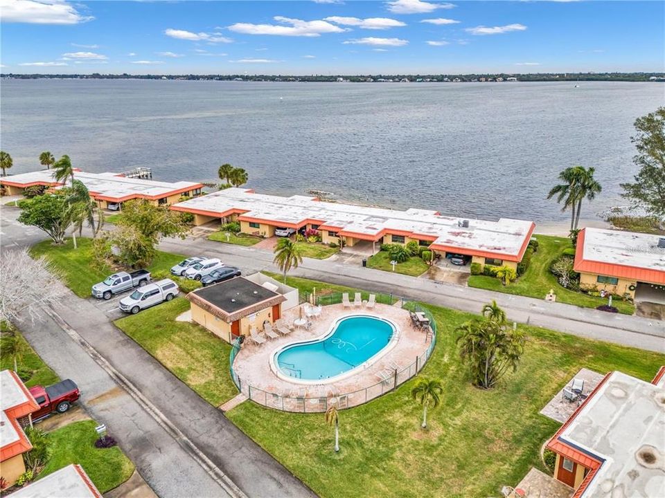 For Sale: $425,000 (2 beds, 2 baths, 1296 Square Feet)