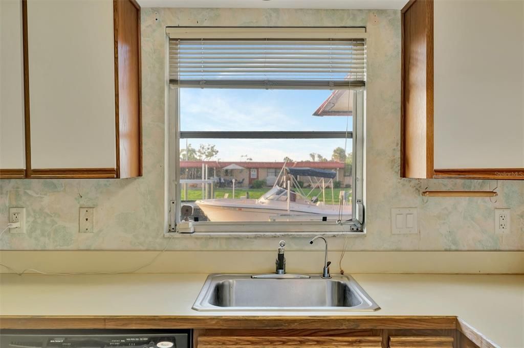 For Sale: $425,000 (2 beds, 2 baths, 1296 Square Feet)