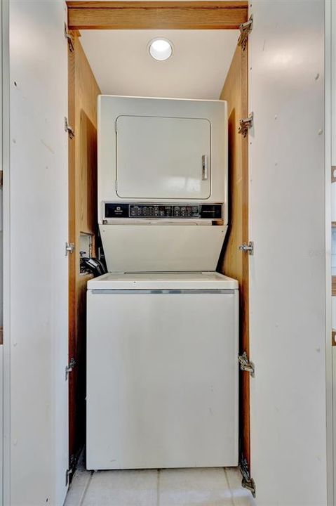 For Sale: $425,000 (2 beds, 2 baths, 1296 Square Feet)