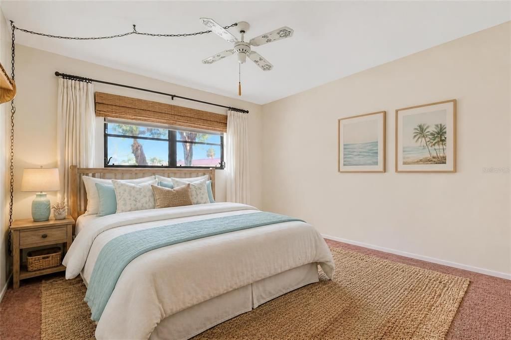 For Sale: $425,000 (2 beds, 2 baths, 1296 Square Feet)