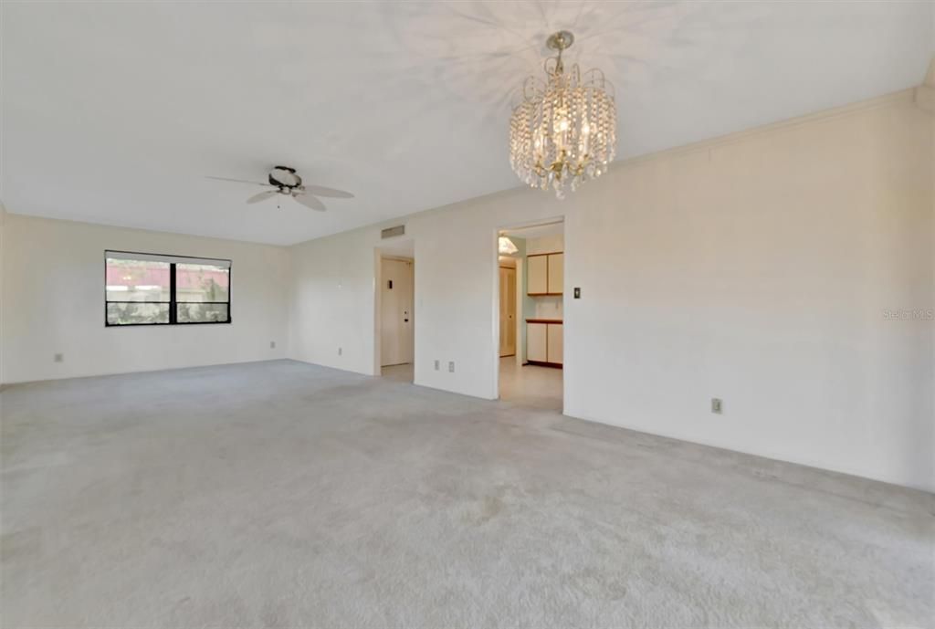 For Sale: $425,000 (2 beds, 2 baths, 1296 Square Feet)