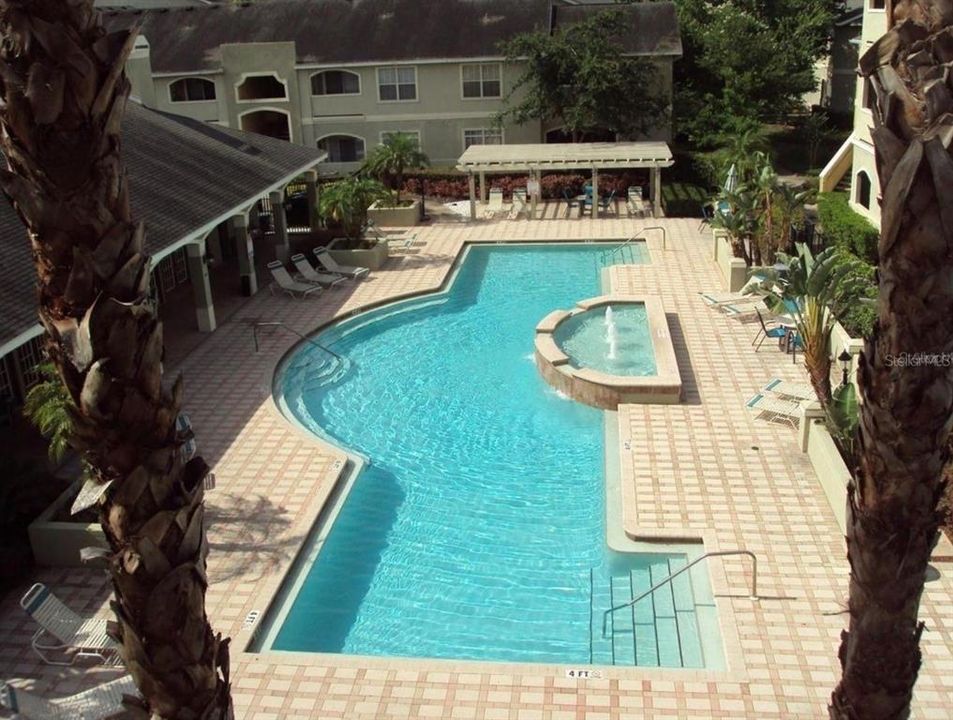 For Sale: $215,000 (1 beds, 1 baths, 701 Square Feet)