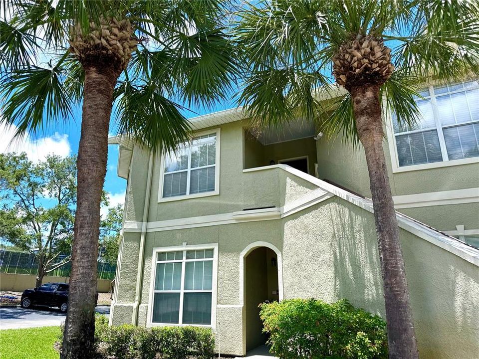 For Sale: $215,000 (1 beds, 1 baths, 701 Square Feet)