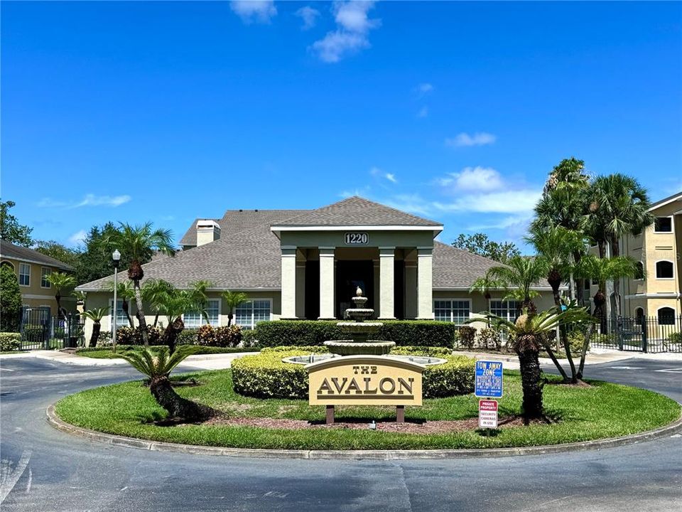 For Sale: $215,000 (1 beds, 1 baths, 701 Square Feet)