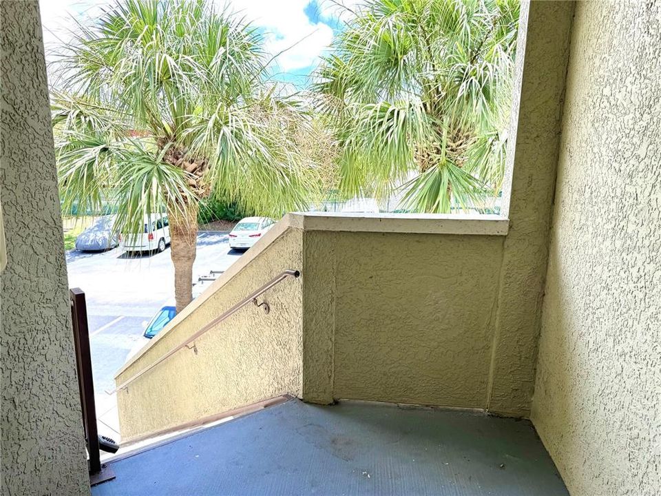 For Sale: $215,000 (1 beds, 1 baths, 701 Square Feet)