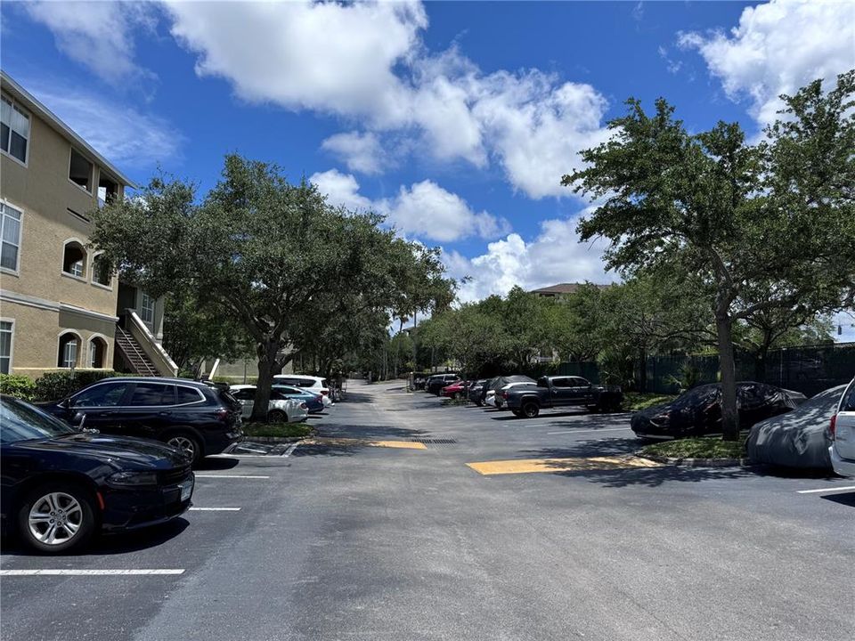 For Sale: $215,000 (1 beds, 1 baths, 701 Square Feet)