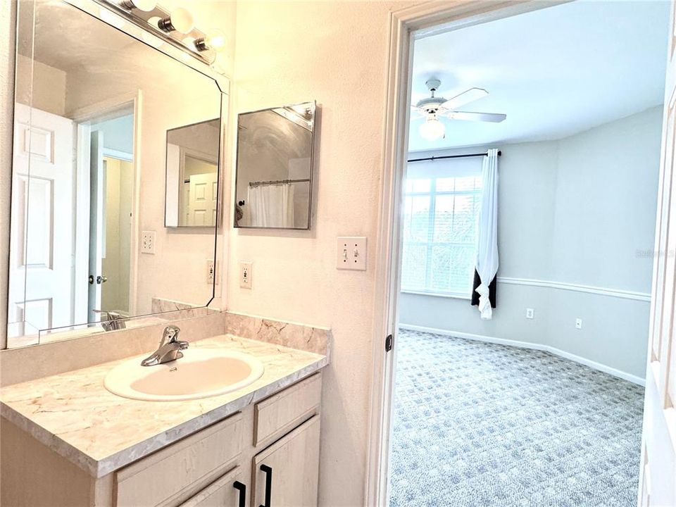 For Sale: $215,000 (1 beds, 1 baths, 701 Square Feet)