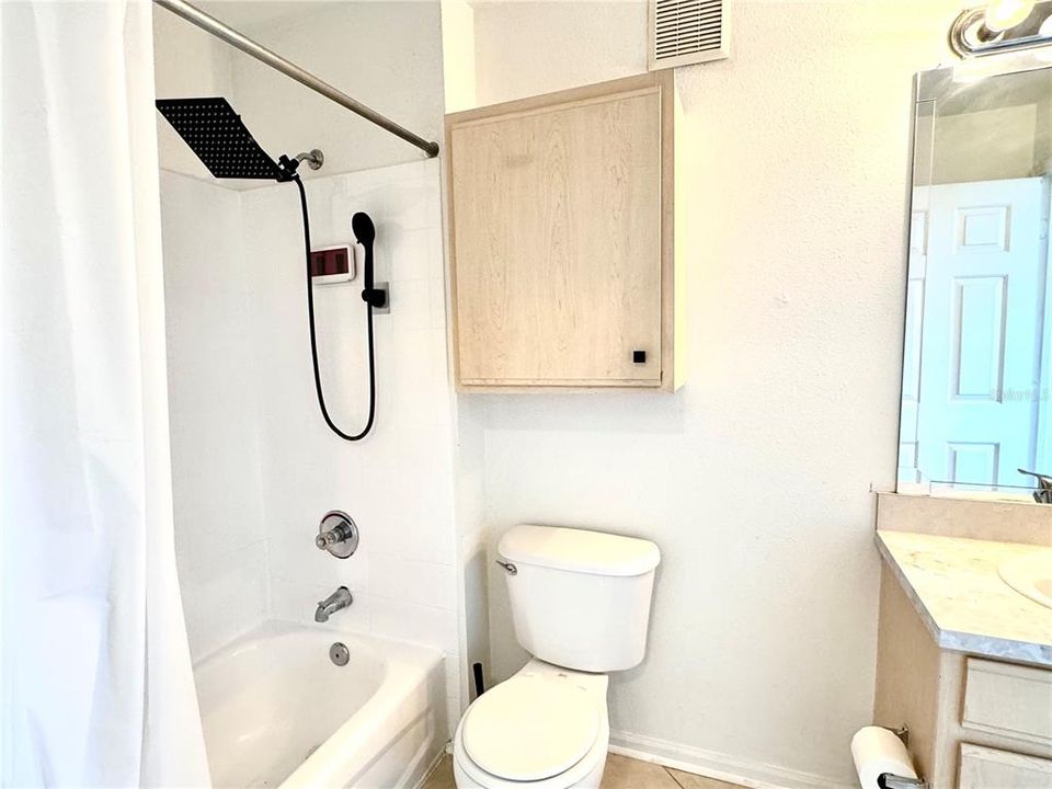 For Sale: $215,000 (1 beds, 1 baths, 701 Square Feet)