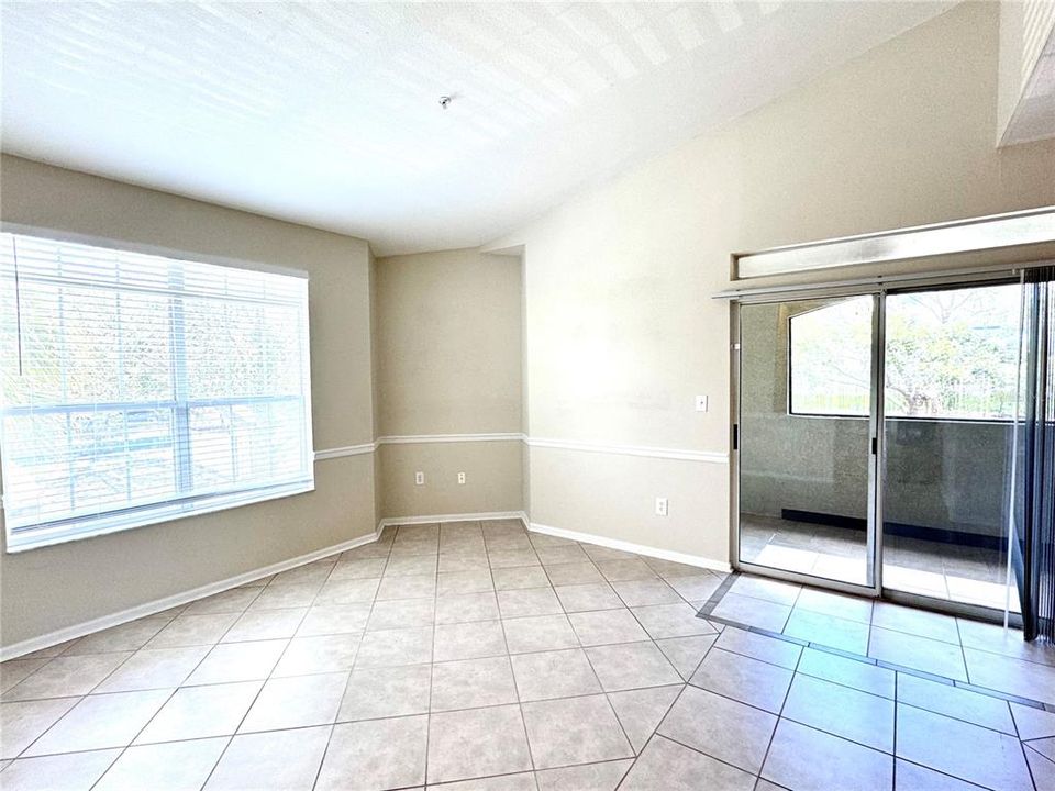 For Sale: $215,000 (1 beds, 1 baths, 701 Square Feet)