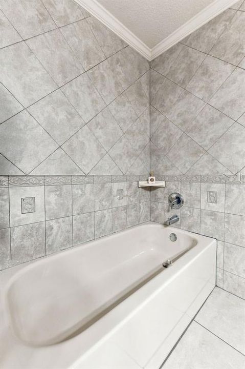 For Sale: $495,000 (5 beds, 3 baths, 3540 Square Feet)