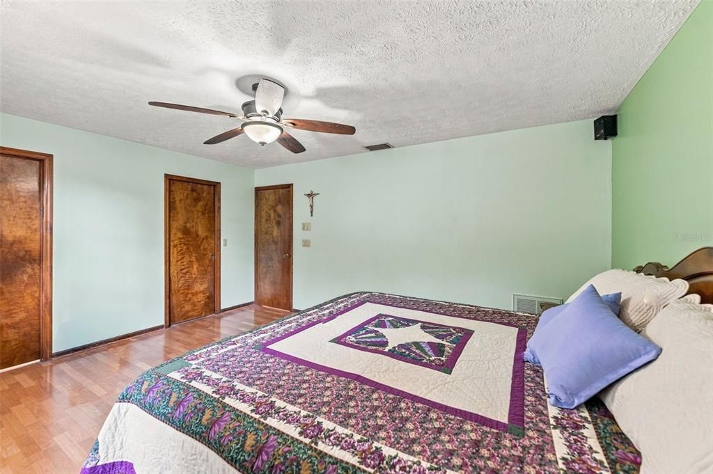 For Sale: $495,000 (5 beds, 3 baths, 3540 Square Feet)