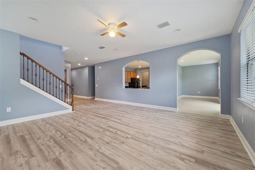 For Sale: $599,999 (5 beds, 4 baths, 3537 Square Feet)