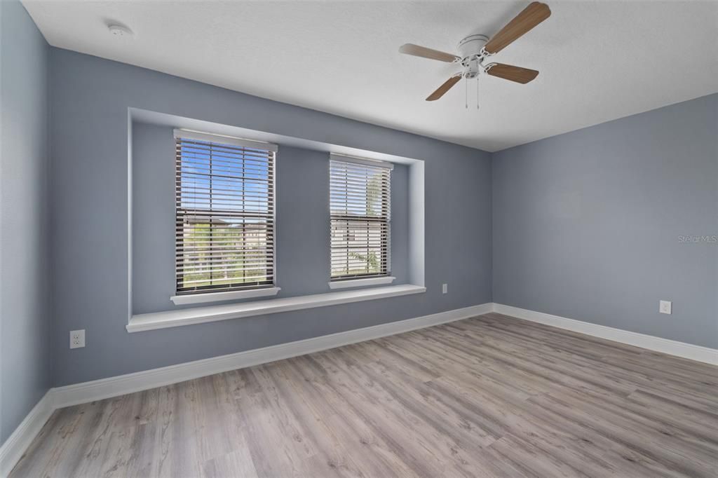 For Sale: $599,999 (5 beds, 4 baths, 3537 Square Feet)