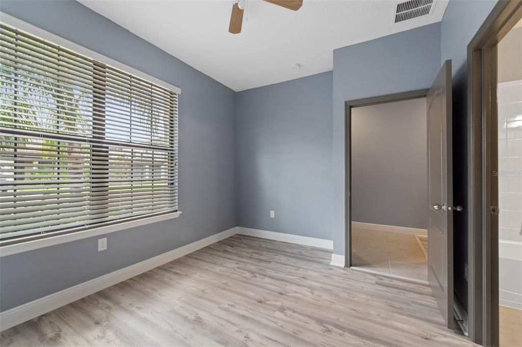 For Sale: $599,999 (5 beds, 4 baths, 3537 Square Feet)
