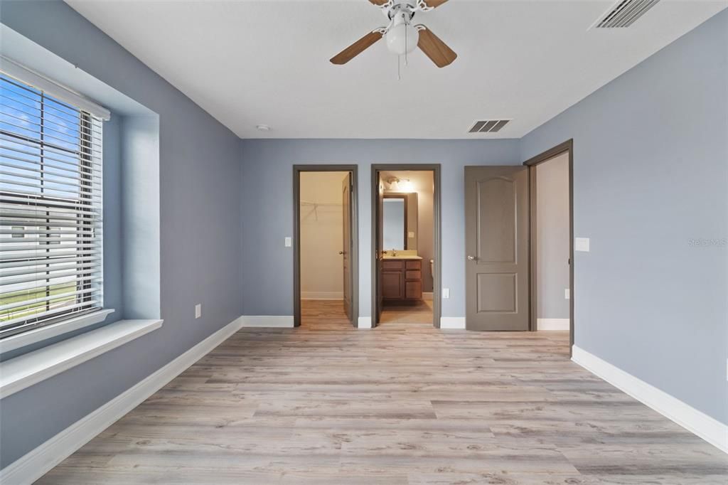 For Sale: $599,999 (5 beds, 4 baths, 3537 Square Feet)