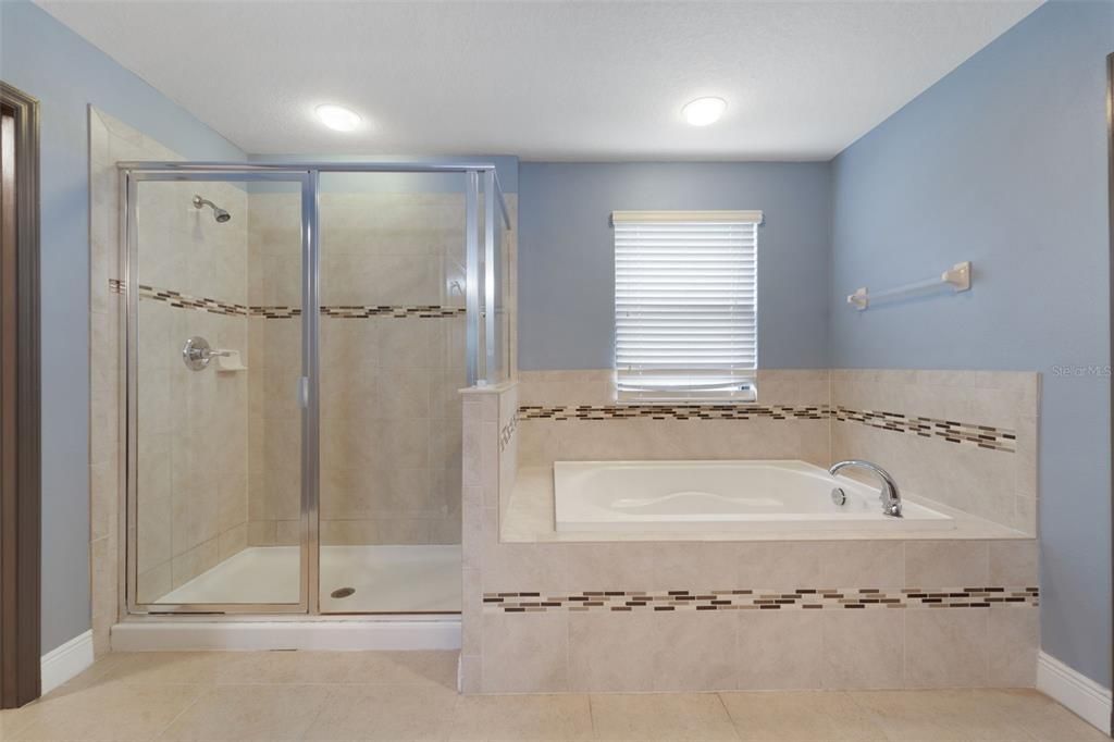 For Sale: $599,999 (5 beds, 4 baths, 3537 Square Feet)