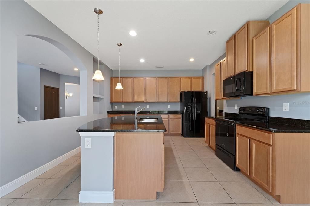For Sale: $599,999 (5 beds, 4 baths, 3537 Square Feet)