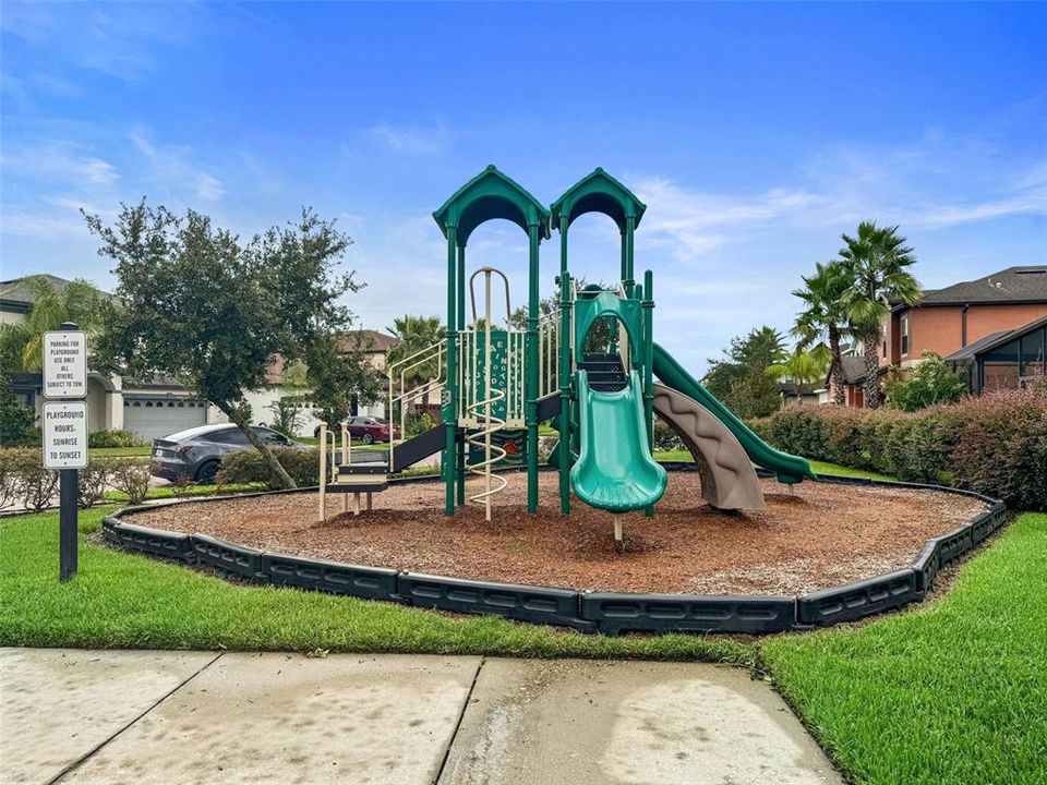 For Sale: $599,999 (5 beds, 4 baths, 3537 Square Feet)