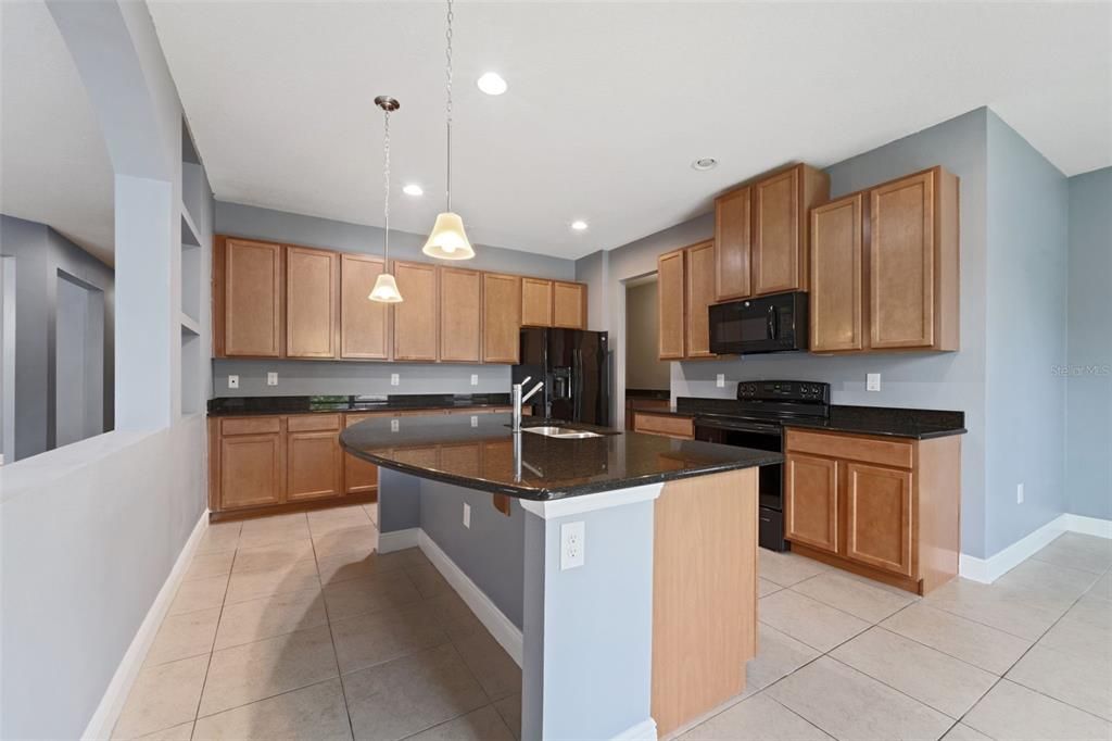 For Sale: $599,999 (5 beds, 4 baths, 3537 Square Feet)