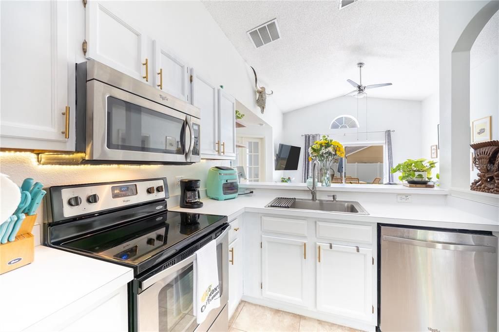 В аренду: $2,550 (3 спален, 2 ванн, 1096 Квадратных фут)