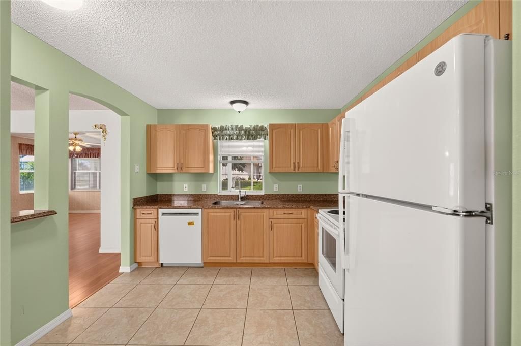 For Sale: $259,900 (2 beds, 2 baths, 1092 Square Feet)