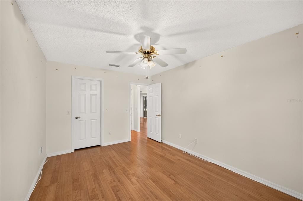 For Sale: $259,900 (2 beds, 2 baths, 1092 Square Feet)
