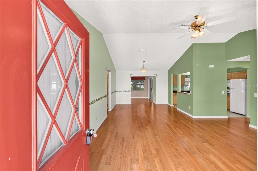 For Sale: $259,900 (2 beds, 2 baths, 1092 Square Feet)