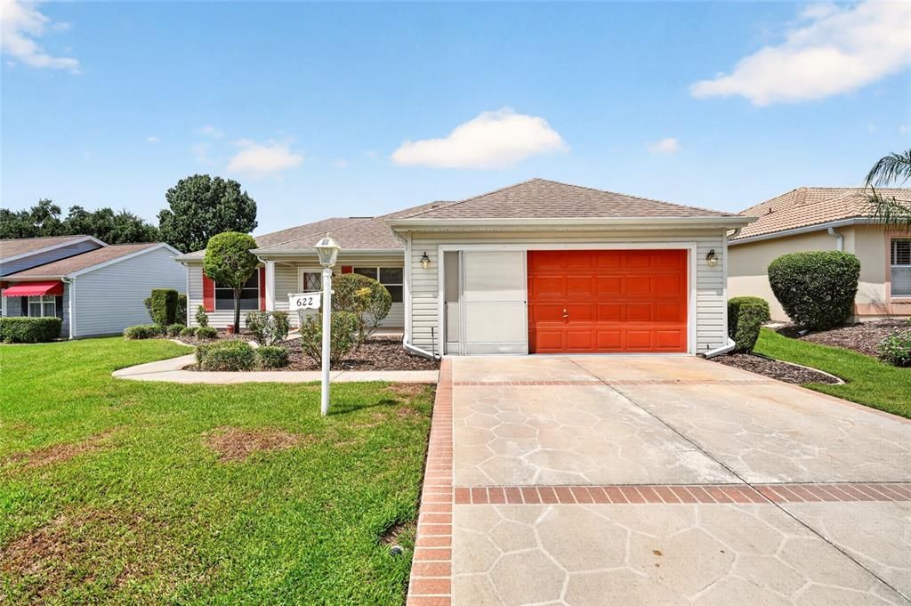 For Sale: $259,900 (2 beds, 2 baths, 1092 Square Feet)