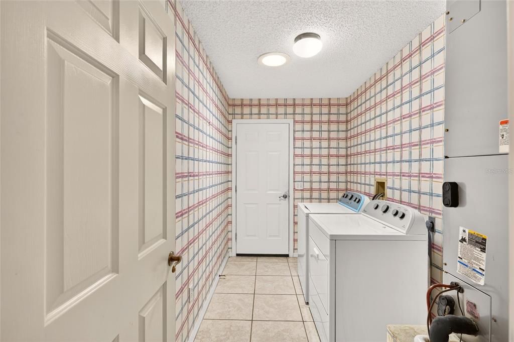 For Sale: $259,900 (2 beds, 2 baths, 1092 Square Feet)