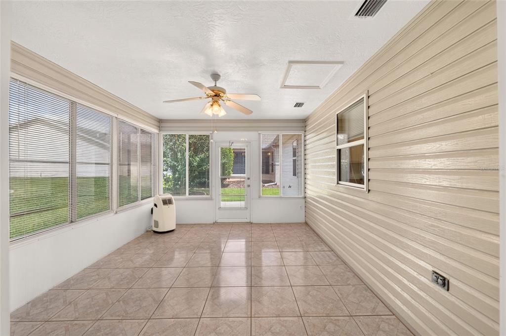 For Sale: $259,900 (2 beds, 2 baths, 1092 Square Feet)