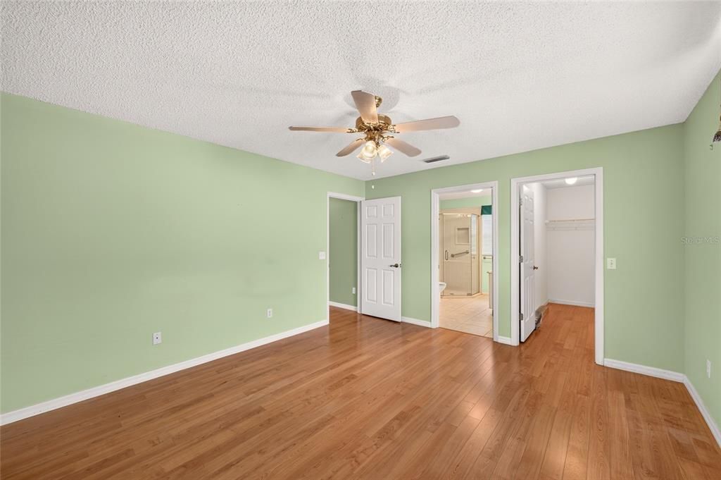For Sale: $259,900 (2 beds, 2 baths, 1092 Square Feet)