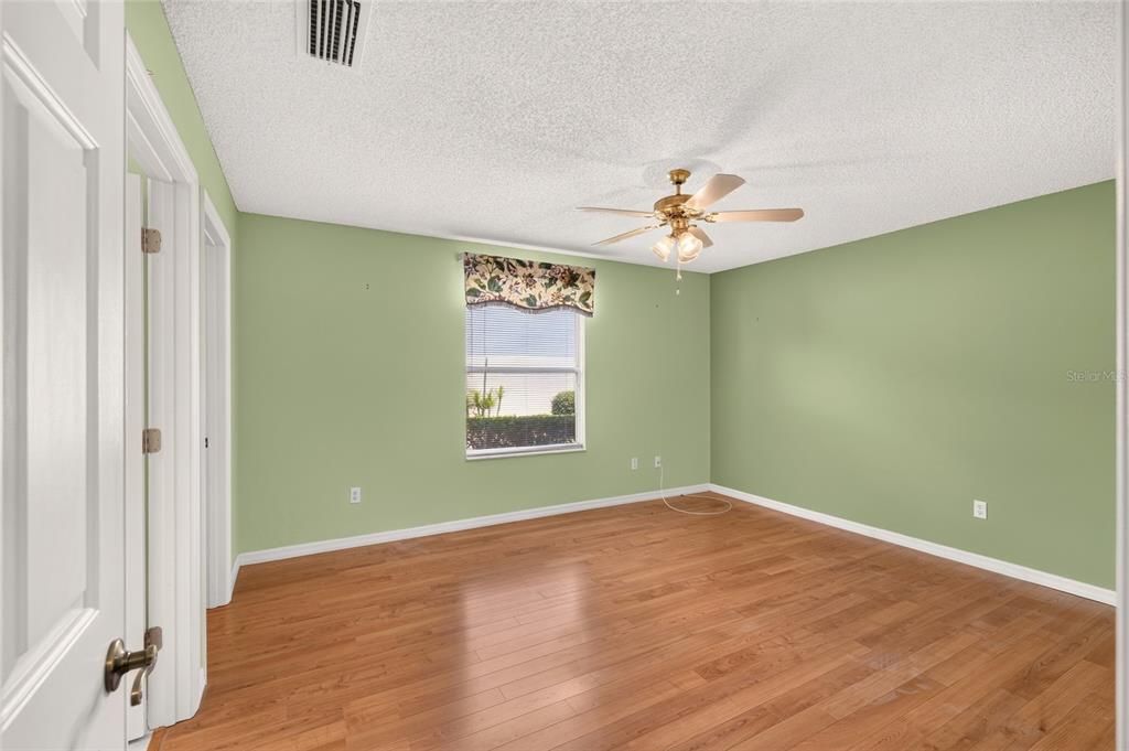 For Sale: $259,900 (2 beds, 2 baths, 1092 Square Feet)