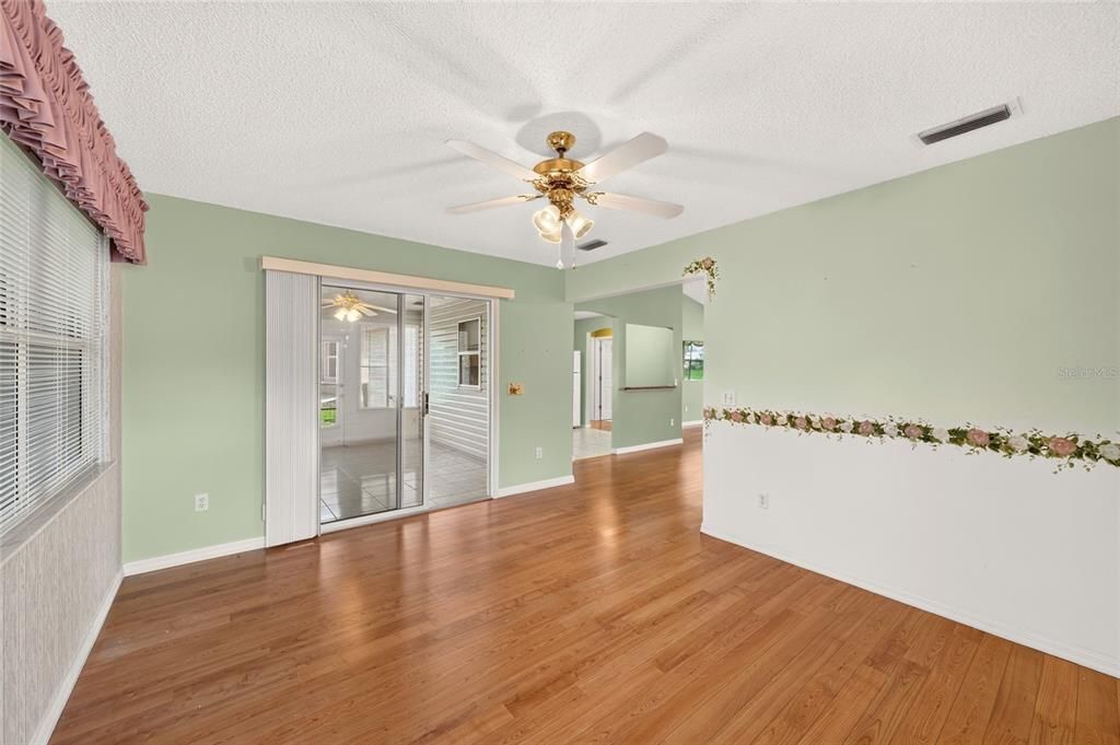 For Sale: $259,900 (2 beds, 2 baths, 1092 Square Feet)