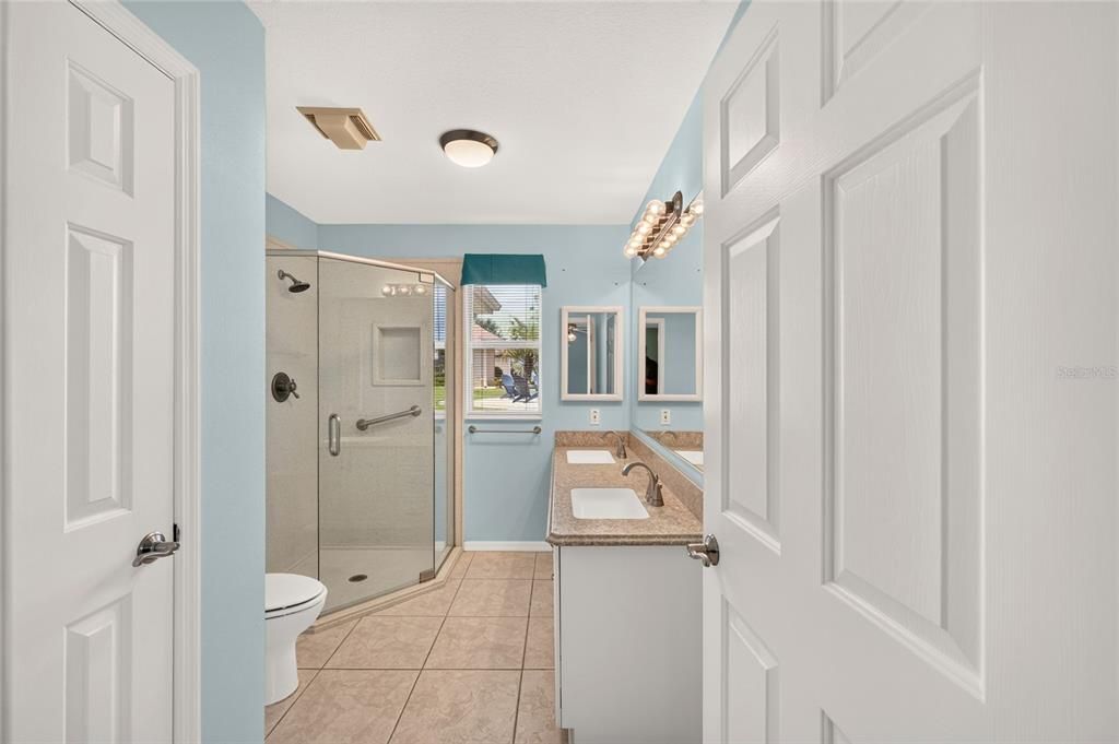 For Sale: $259,900 (2 beds, 2 baths, 1092 Square Feet)