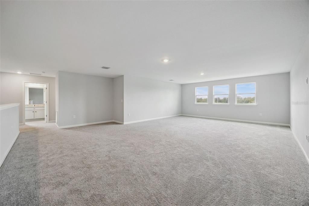 For Sale: $640,000 (6 beds, 4 baths, 3985 Square Feet)