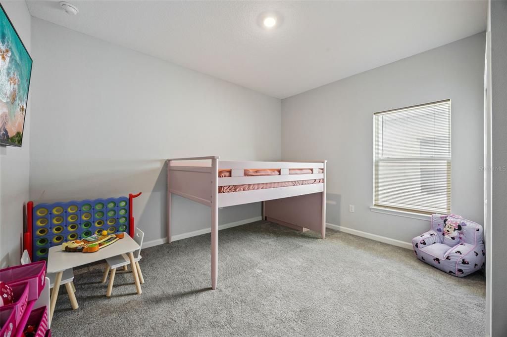 For Sale: $640,000 (6 beds, 4 baths, 3985 Square Feet)