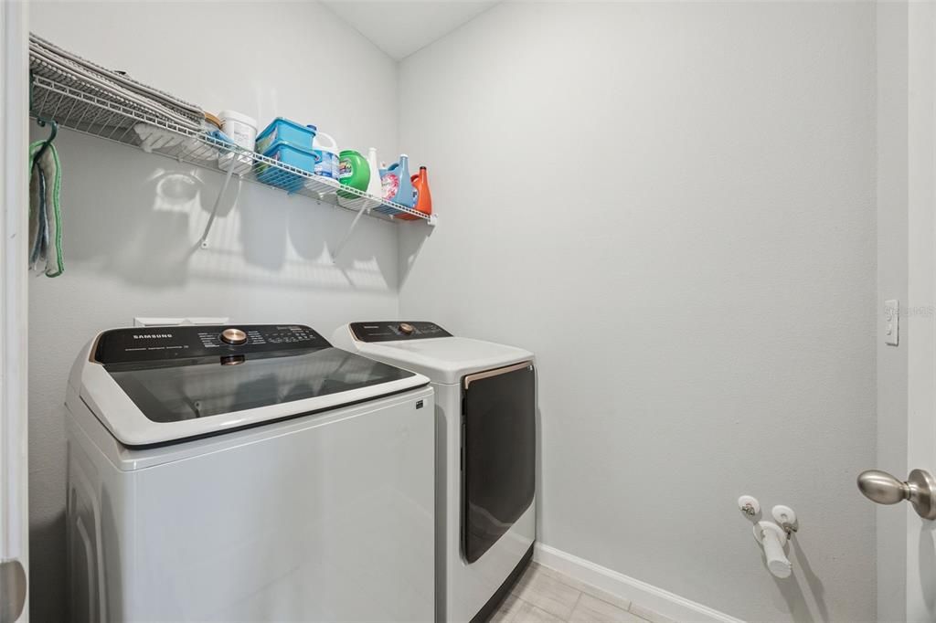 For Sale: $640,000 (6 beds, 4 baths, 3985 Square Feet)