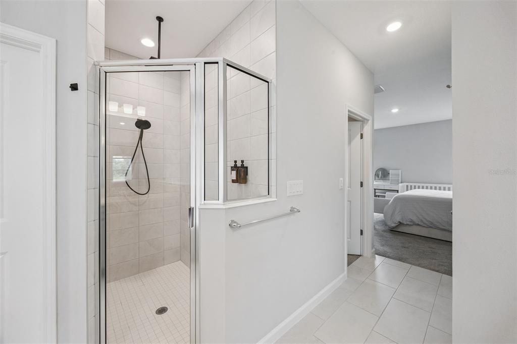 For Sale: $640,000 (6 beds, 4 baths, 3985 Square Feet)