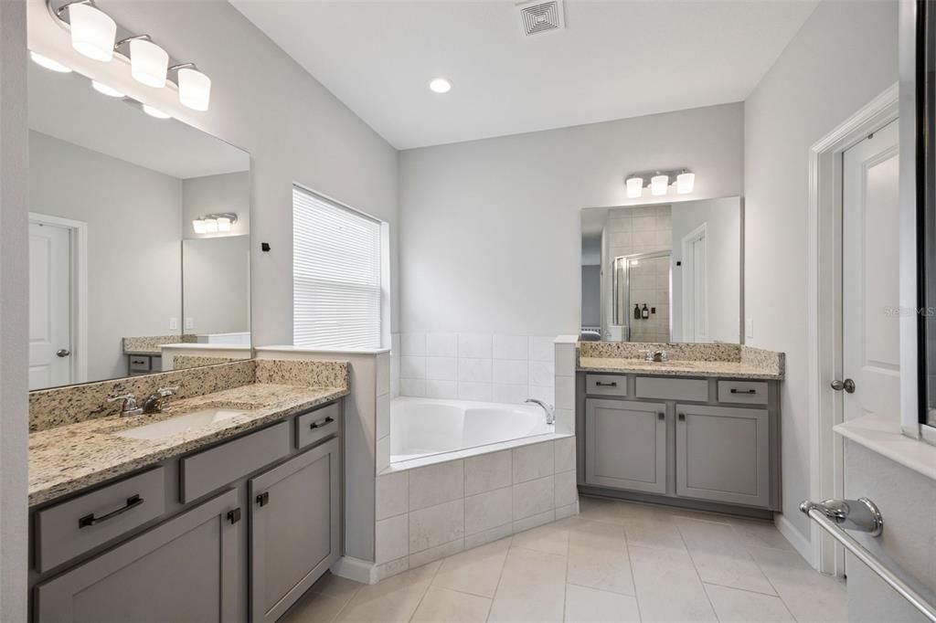 For Sale: $640,000 (6 beds, 4 baths, 3985 Square Feet)
