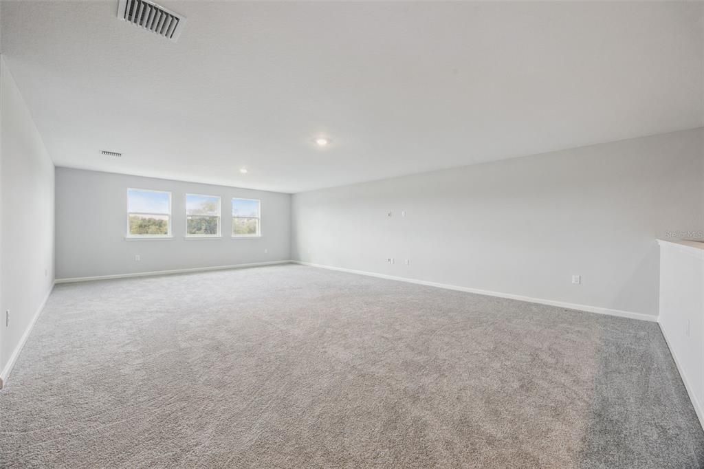For Sale: $640,000 (6 beds, 4 baths, 3985 Square Feet)