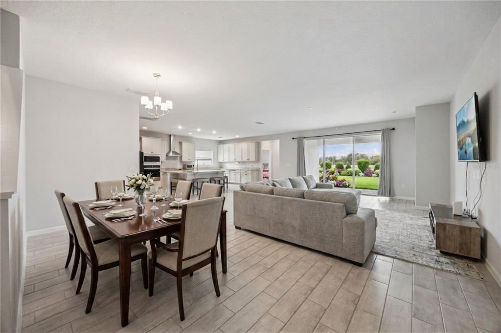 For Sale: $640,000 (6 beds, 4 baths, 3985 Square Feet)
