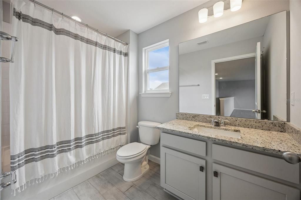 For Sale: $640,000 (6 beds, 4 baths, 3985 Square Feet)