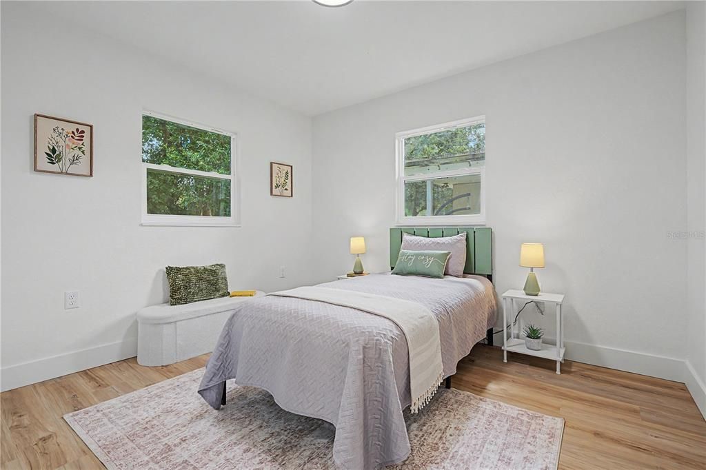 For Sale: $189,000 (2 beds, 1 baths, 720 Square Feet)