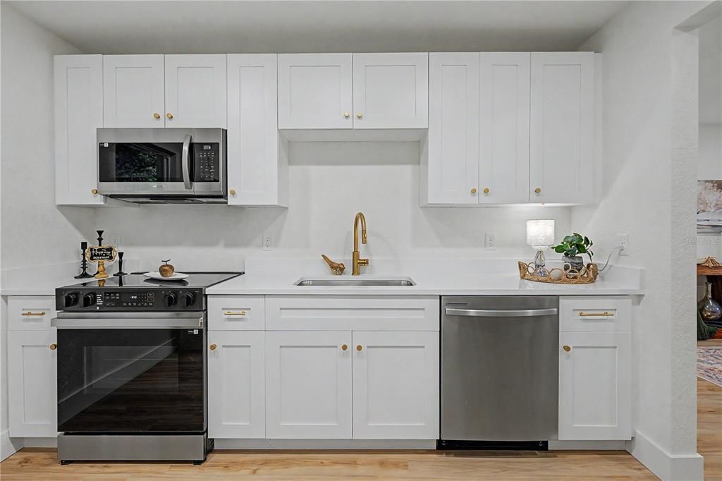 For Sale: $189,000 (2 beds, 1 baths, 720 Square Feet)