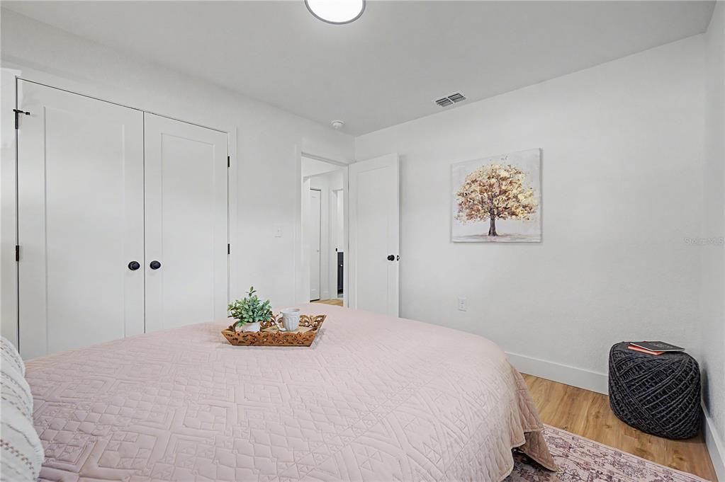 For Sale: $189,000 (2 beds, 1 baths, 720 Square Feet)