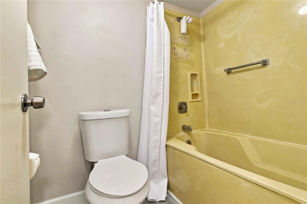 For Sale: $139,000 (2 beds, 2 baths, 1146 Square Feet)