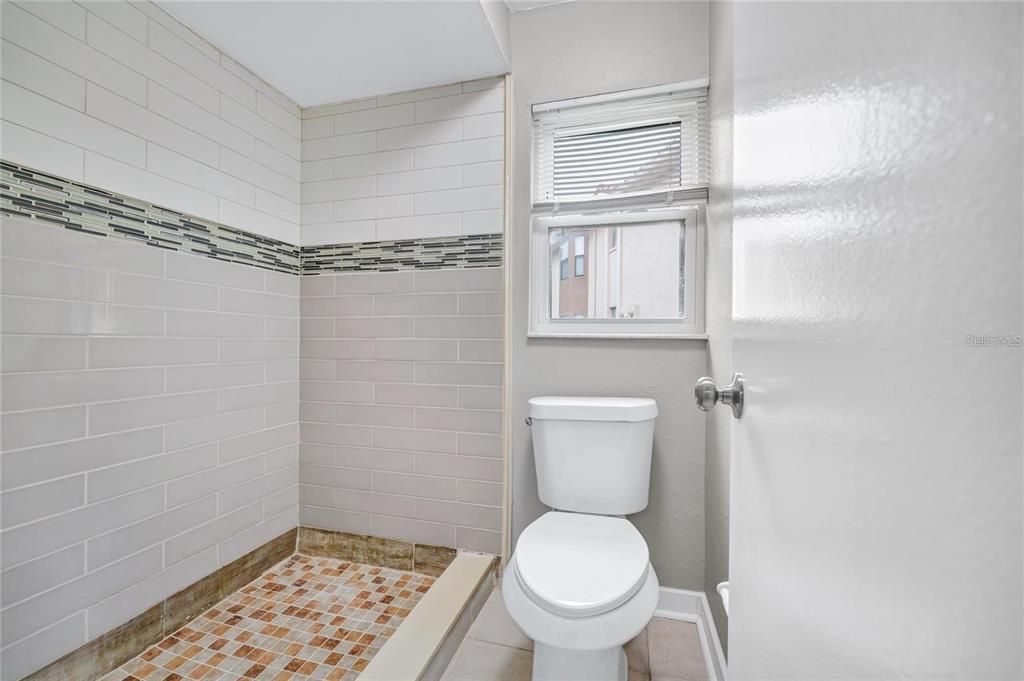 For Sale: $285,000 (3 beds, 2 baths, 1169 Square Feet)
