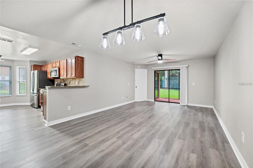 For Sale: $285,000 (3 beds, 2 baths, 1169 Square Feet)