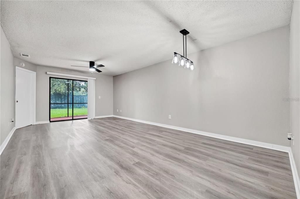 For Sale: $285,000 (3 beds, 2 baths, 1169 Square Feet)